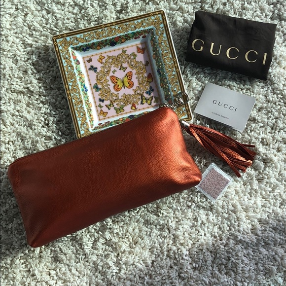 GUCCI Authentic Orange Leather Large Clutch - Picture 2 of 8